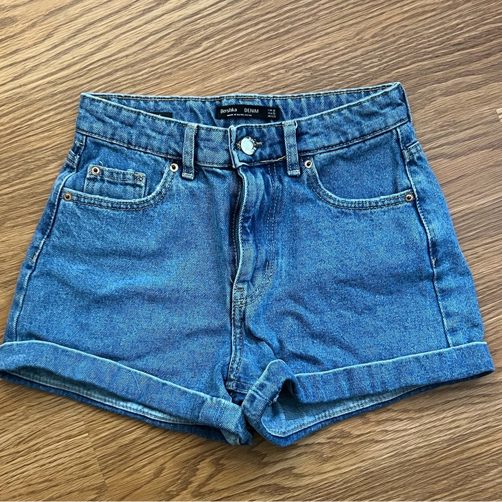 High waist shorts.